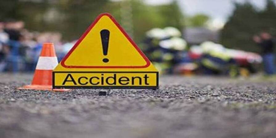 Car Accident : నిజామాబాద్ జిల్లాలో ట్ర‌క్కును ఢీకొట్టిన కారు.. ఇద్ద‌రు స‌జీవ ద‌హ‌నం