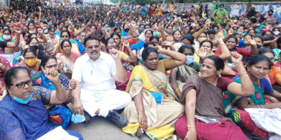 Andhra Anganwadis: అడ్డంకులు ఉన్నా ఆందోళ‌న‌ల‌కు రెడీ.. ఏపీ ప్రభుత్వంతో ఉద్యోగుల ఢీ