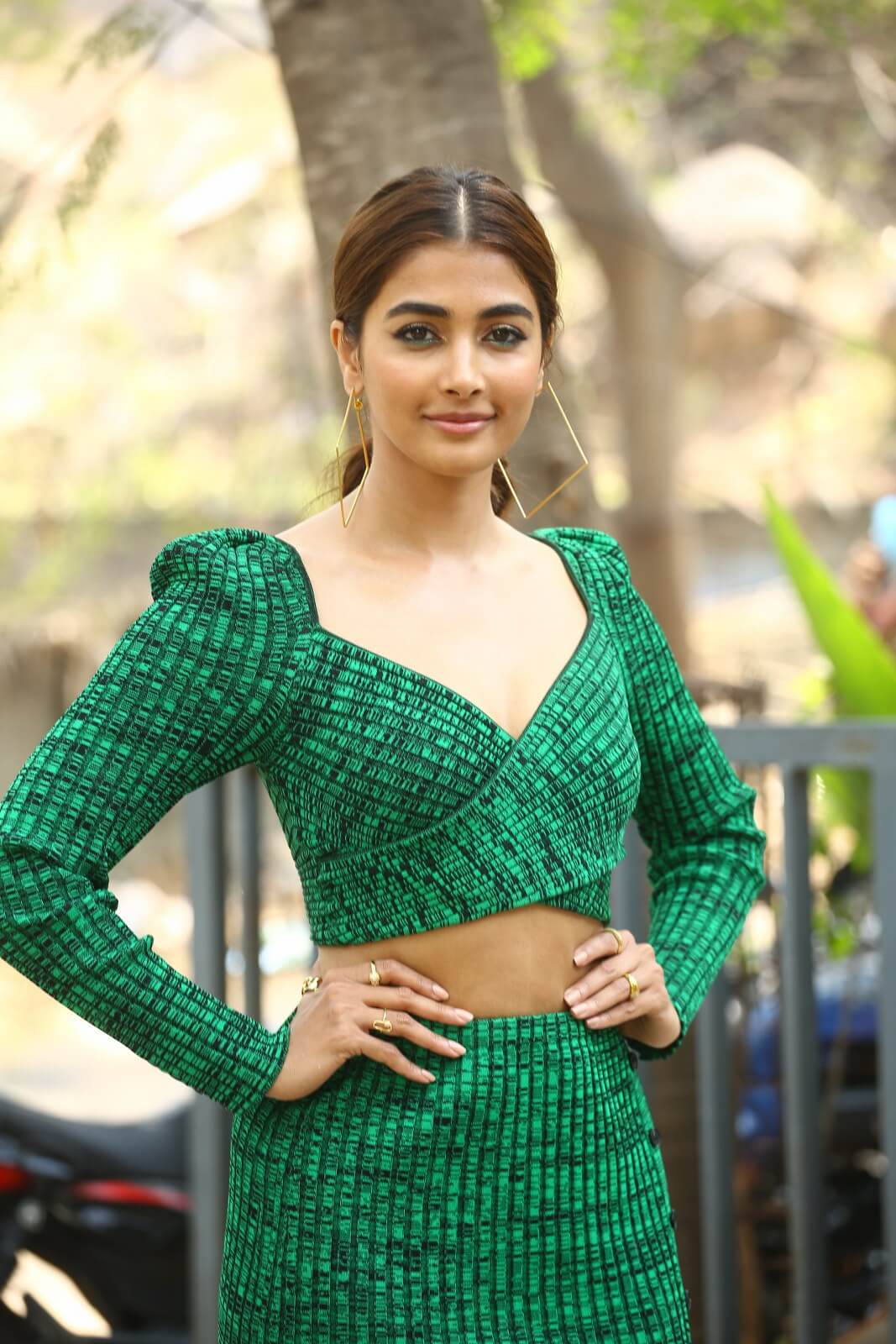 Pooja Hegde serves a ‘daily dose of greens’ in a smoking hot crop blouse and thigh-slit skirt