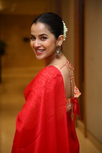 Komalee Prasad (54)