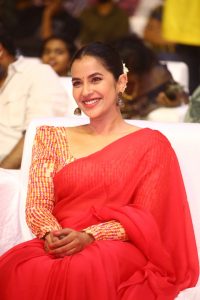 Komalee Prasad (72)