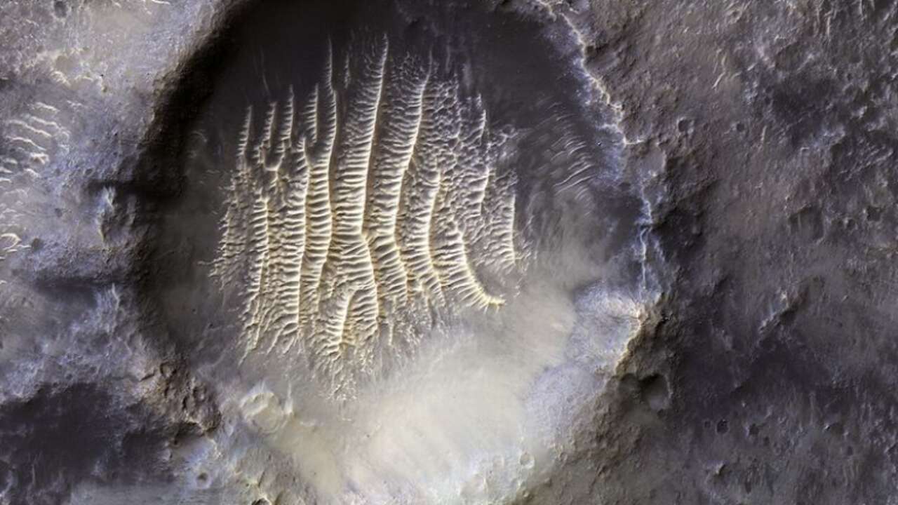 Mars Image: ఇన్‌స్టాగ్రామ్‌లో వైరల్ అవుతోన్న మార్స్ క్రేటర్ ఫోటోలు..!!