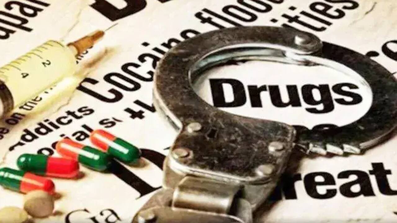 Drugs : హైద‌రాబాద్ ఎయిర్‌పోర్ట్‌లో భారీగా డ్ర‌గ్స్ ప‌ట్టివేత‌