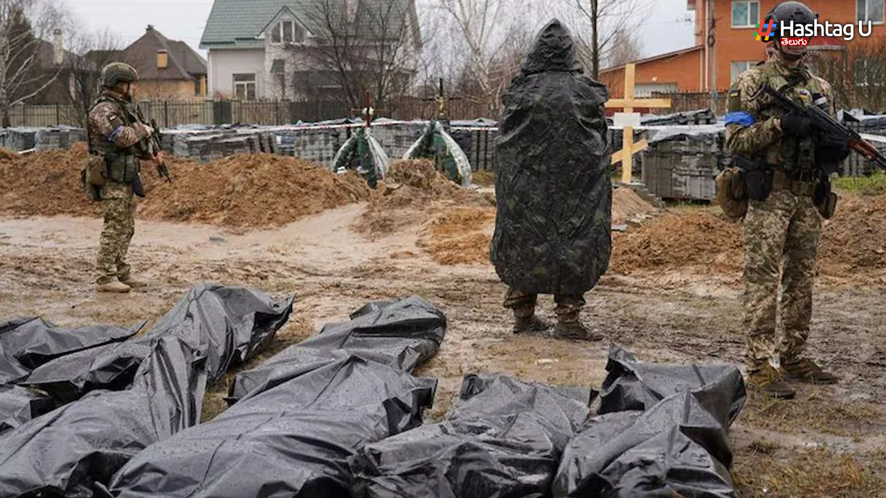 Ukraine war: 900 మందిని సామూహిక సమాధి చేసిన రష్యా సైన్యం