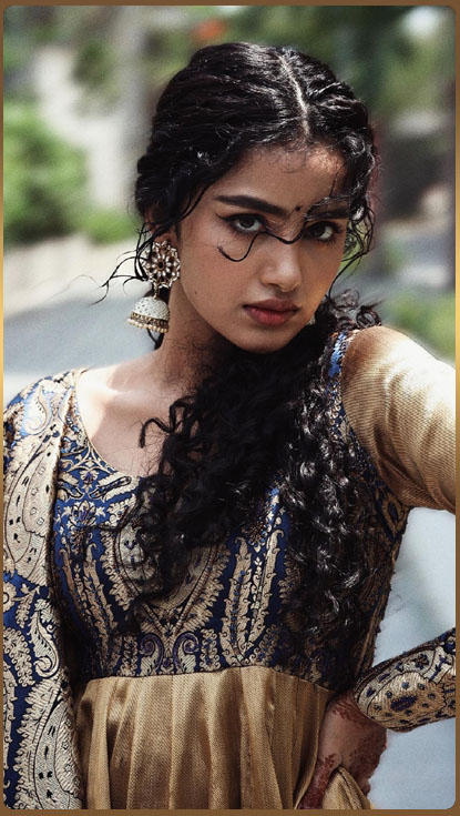 Anupama Parameswaran looks elegant in her new attire