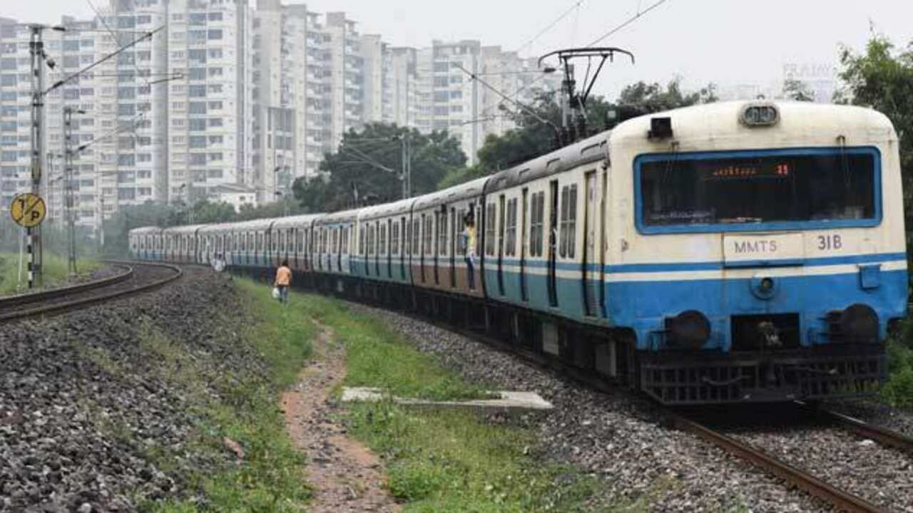 Trains Cancelled: 34 ఎమ్ఎమ్‌టీఎస్  రైళ్లను రద్దు చేసిన ద‌క్షిణ మ‌ధ్య రైల్వే