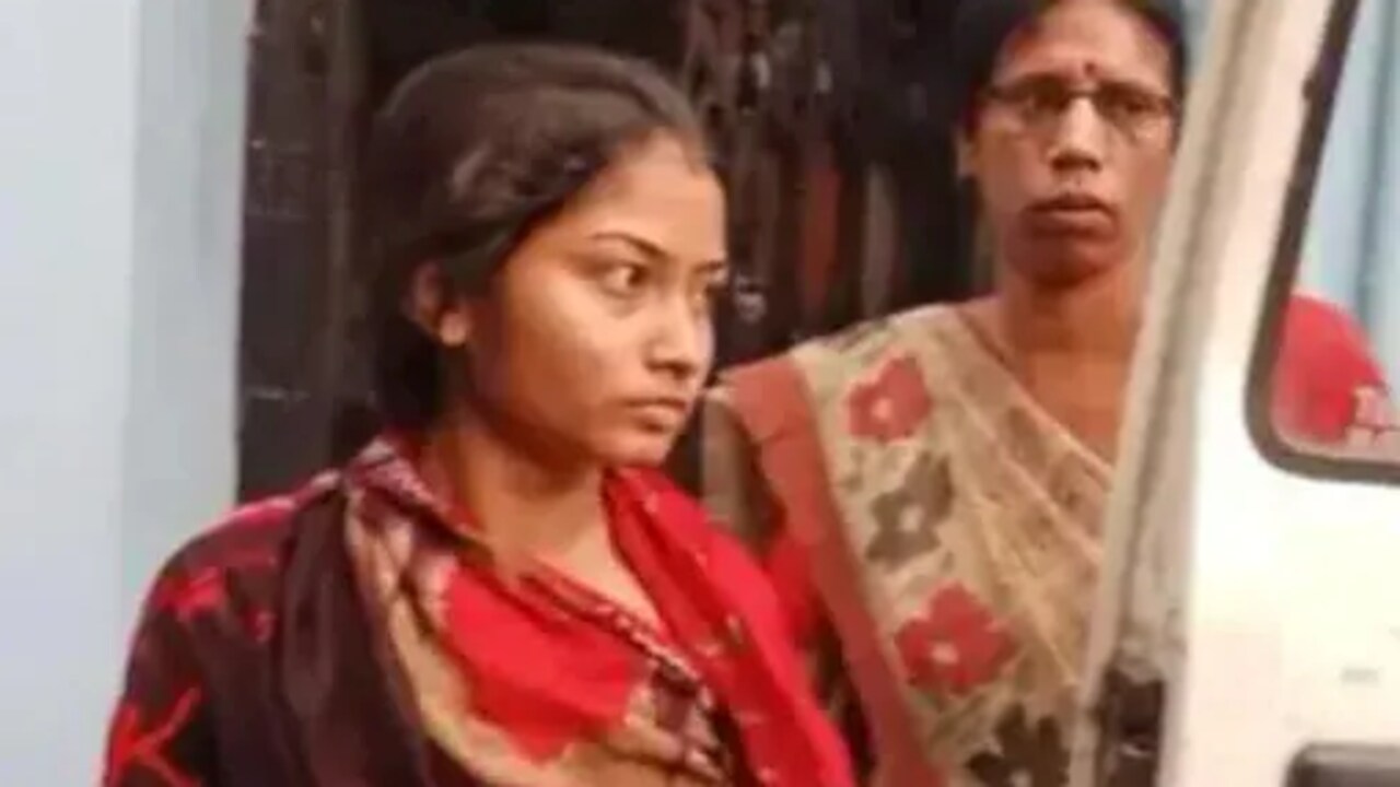 Bangladeshi Lover: ఫేస్ బుక్ లవర్ కోసం.. బంగ్లాదేశ్ నుంచి ఇండియాకు ఈదుకుంటూ వచ్చిన యువతి!!