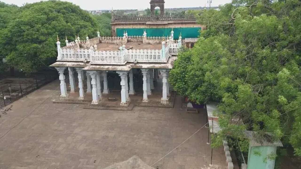 Another Temple Row: ఆ దర్గా ఒకప్పటి బసవన్న ఆలయం.. కర్ణాటక లో మరో వివాదం