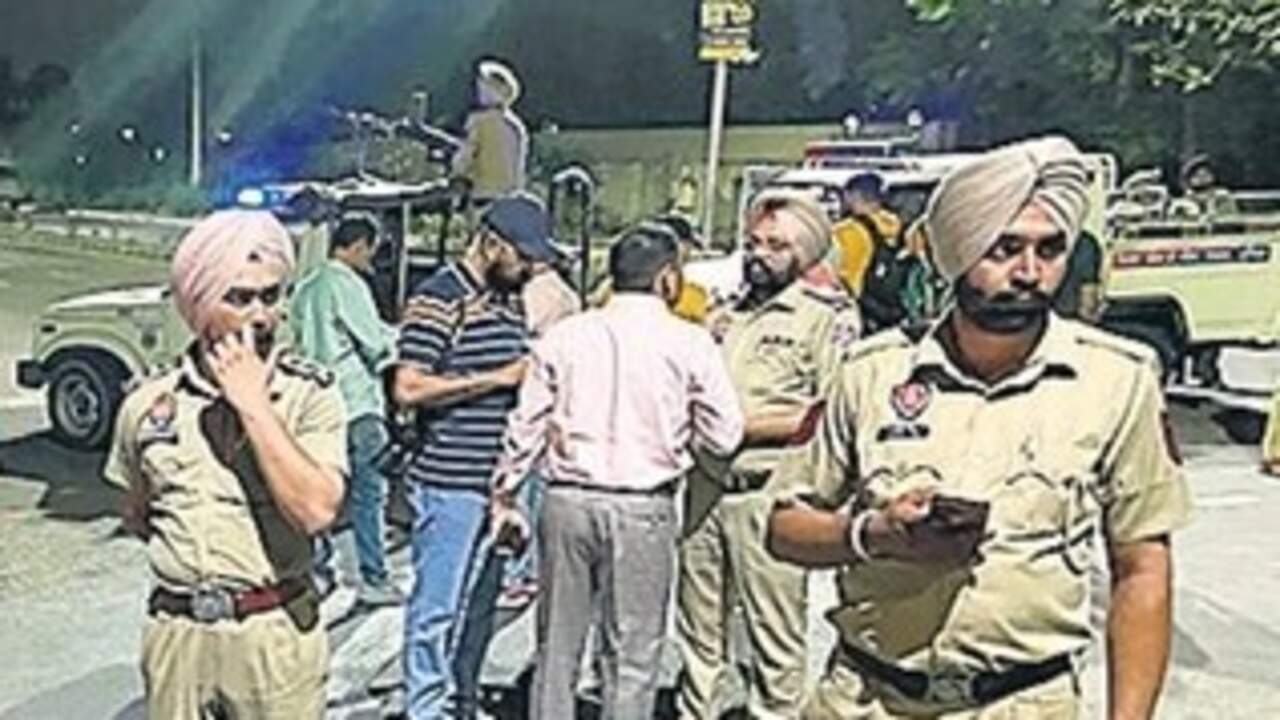 Blast In Punjab Police HQ: పంజాబ్ పోలీసు ఇంటెలిజెన్స్ కార్యాలయంపై గ్రెనేట్ దాడి..!!