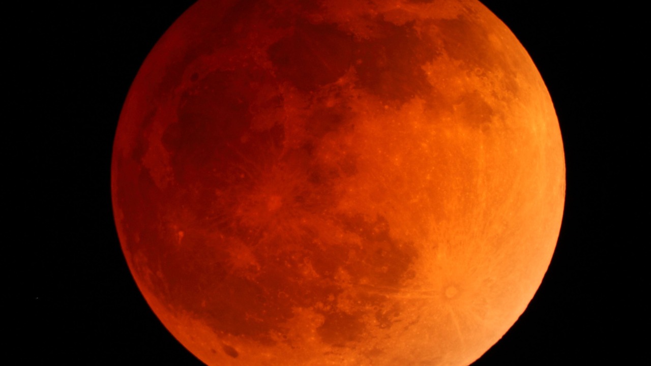 Lunar Eclipse: ఈ నెలలోనే తొలి చంద్రగ్రహణం..మనపై ప్రభావం ఉంటుందా…?