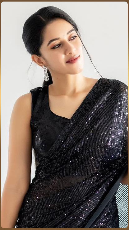 Actress MIrnalini Ravi sizzles in all shiny black saree