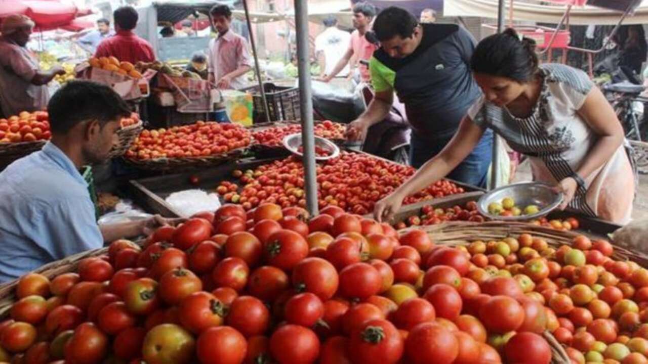 Tomatoes Costly: బాబోయ్…కిలో టామోటో రూ. 100 అంట..!!