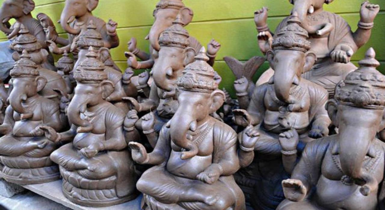 Clay Ganesh Idols : హైద‌రాబాద్‌లో 7ల‌క్ష‌ల మ‌ట్టి వినాయ‌క విగ్ర‌హాల పంపిణీ