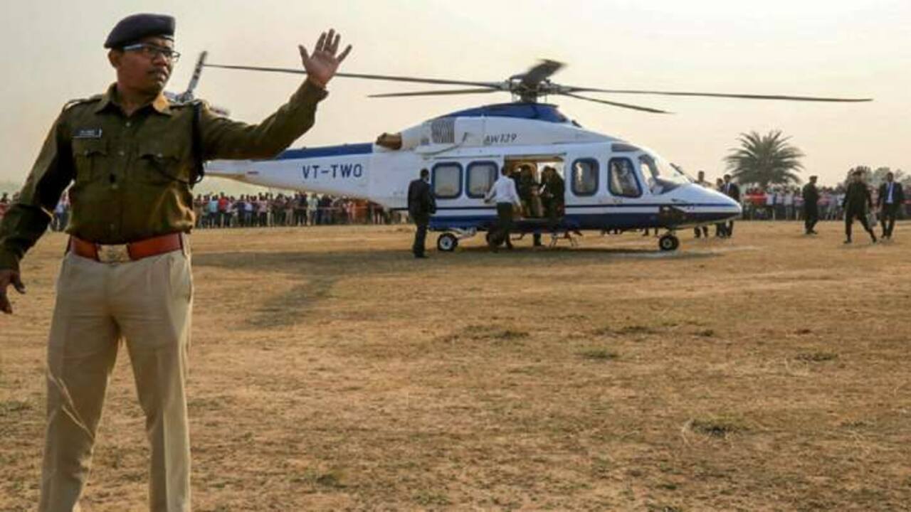 Emergency landing: సీఎం యోగి హెలికాప్టర్ ను తాకిన పక్షి.. ఆకస్మిక ల్యాండింగ్