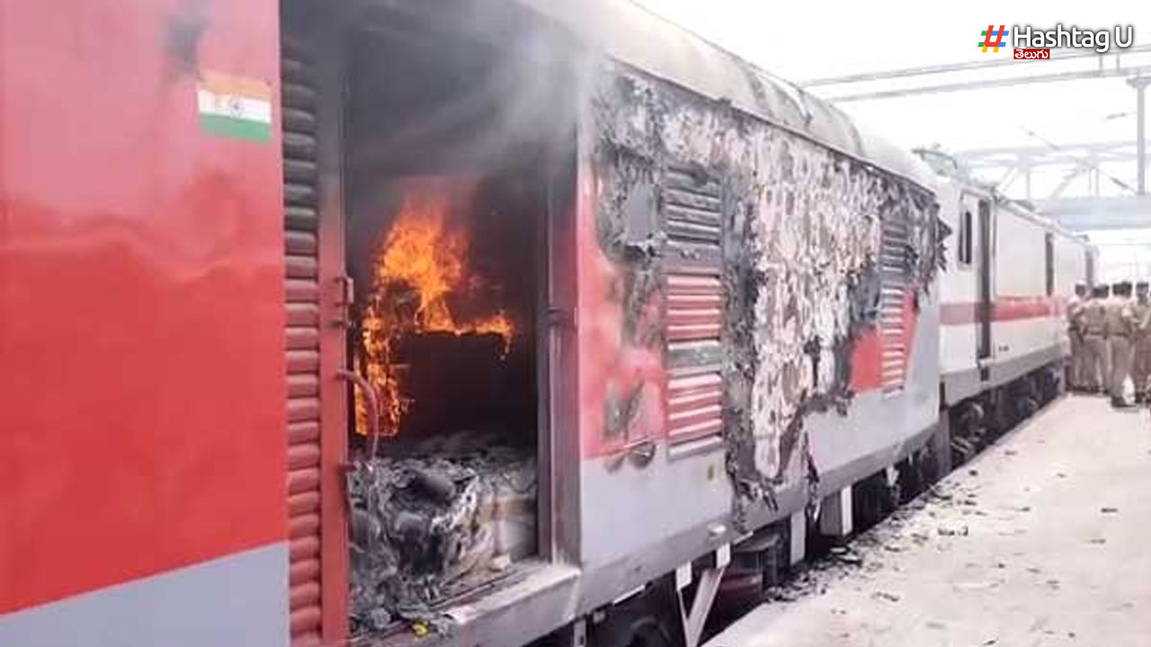Secunderabad Fire: సికింద్రాబాద్ రైల్వే స్టేషన్ లో విధ్వంసం.. ప్లాన్ ప్రకారమే జరిగిందా?
