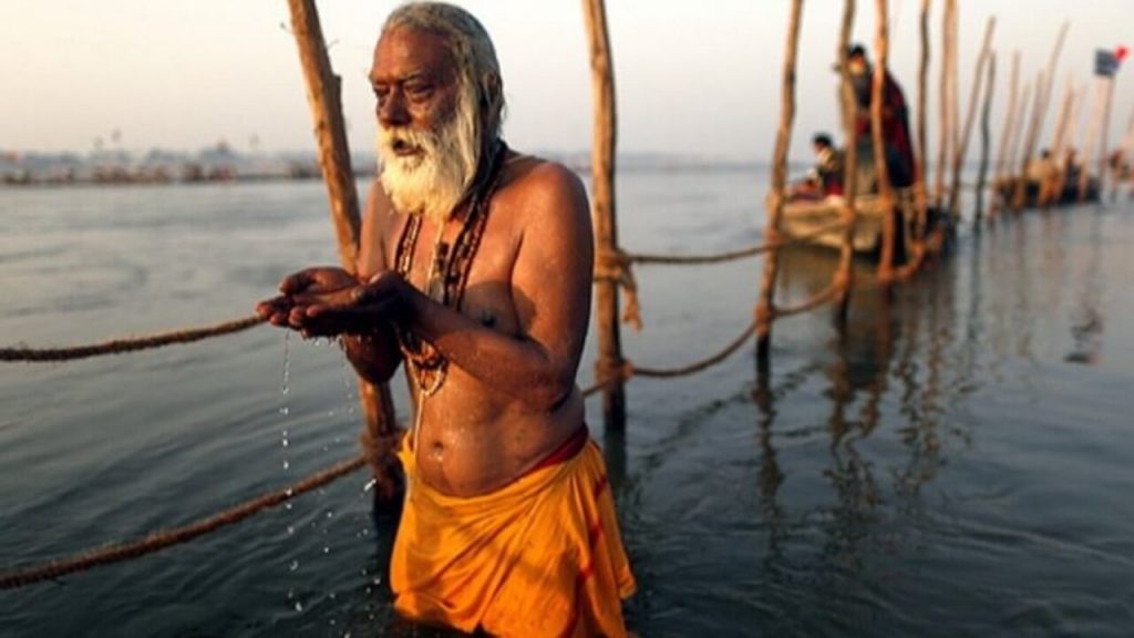 Taking Bath In Ganga Benefits Of Ganga Snan Motivational Story