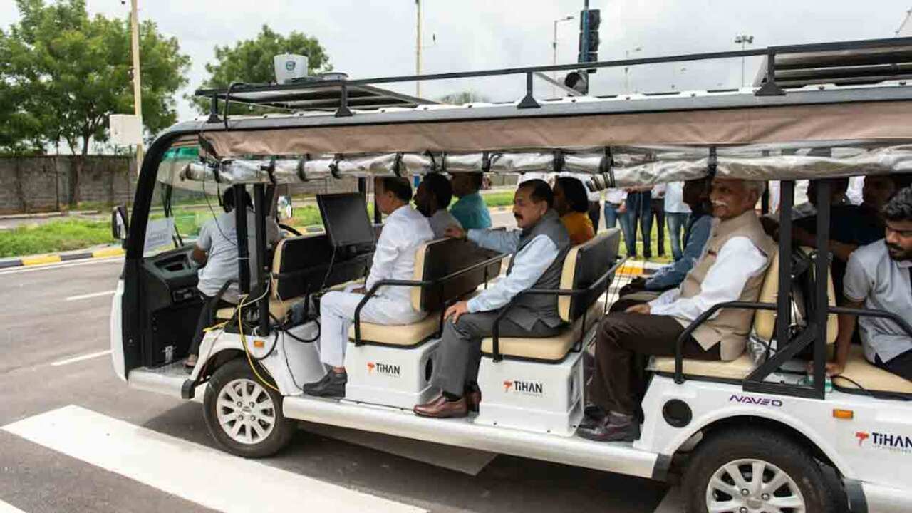 Driver Less Car : హైద‌రాబాద్‌లో ఇండియా ఫ‌స్ట్ డ్రైవ‌ర్ లెస్ కార్ ట్రైస్ట్ ర‌న్