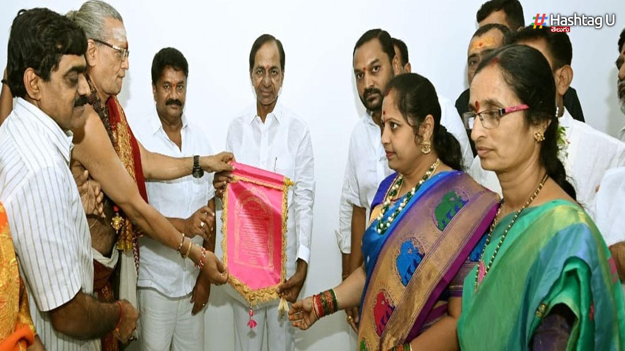 CM KCR: బోనాల ఉత్సవాలకు రండి!