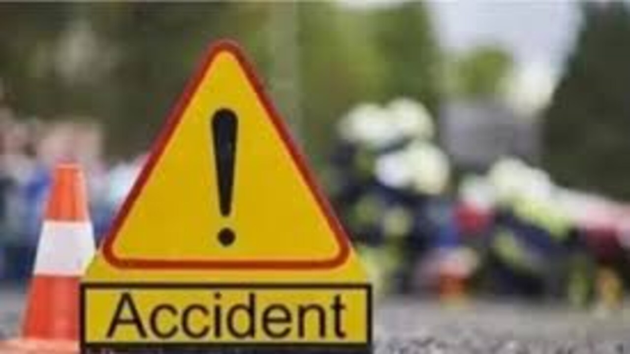 Road Accident : ఒంగోలు – శ్రీశైలం జాతీయ ర‌హ‌దారిపై అదుపుత‌ప్పిన కారు