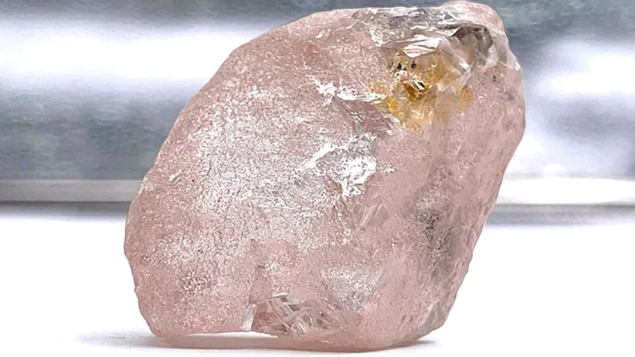 Pink Diamond: ఈ పింక్ వజ్రం ఖరీదు తెలిస్తే షాక్ అవ్వాల్సిందే.. 900 కోట్ల రూపాయలకుపైనే?