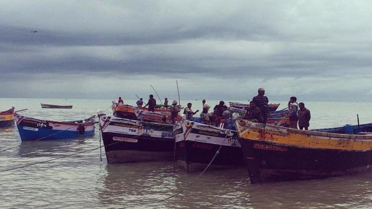 Missing Fishermen : స‌ముద్రంలో వేట‌కు వెళ్లిన మత్స్యకారుల గ‌ల్లంతు