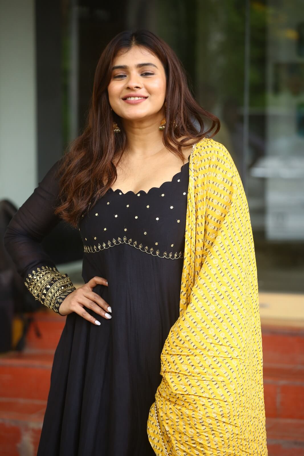 Hebah Patel stuns in traditional attire