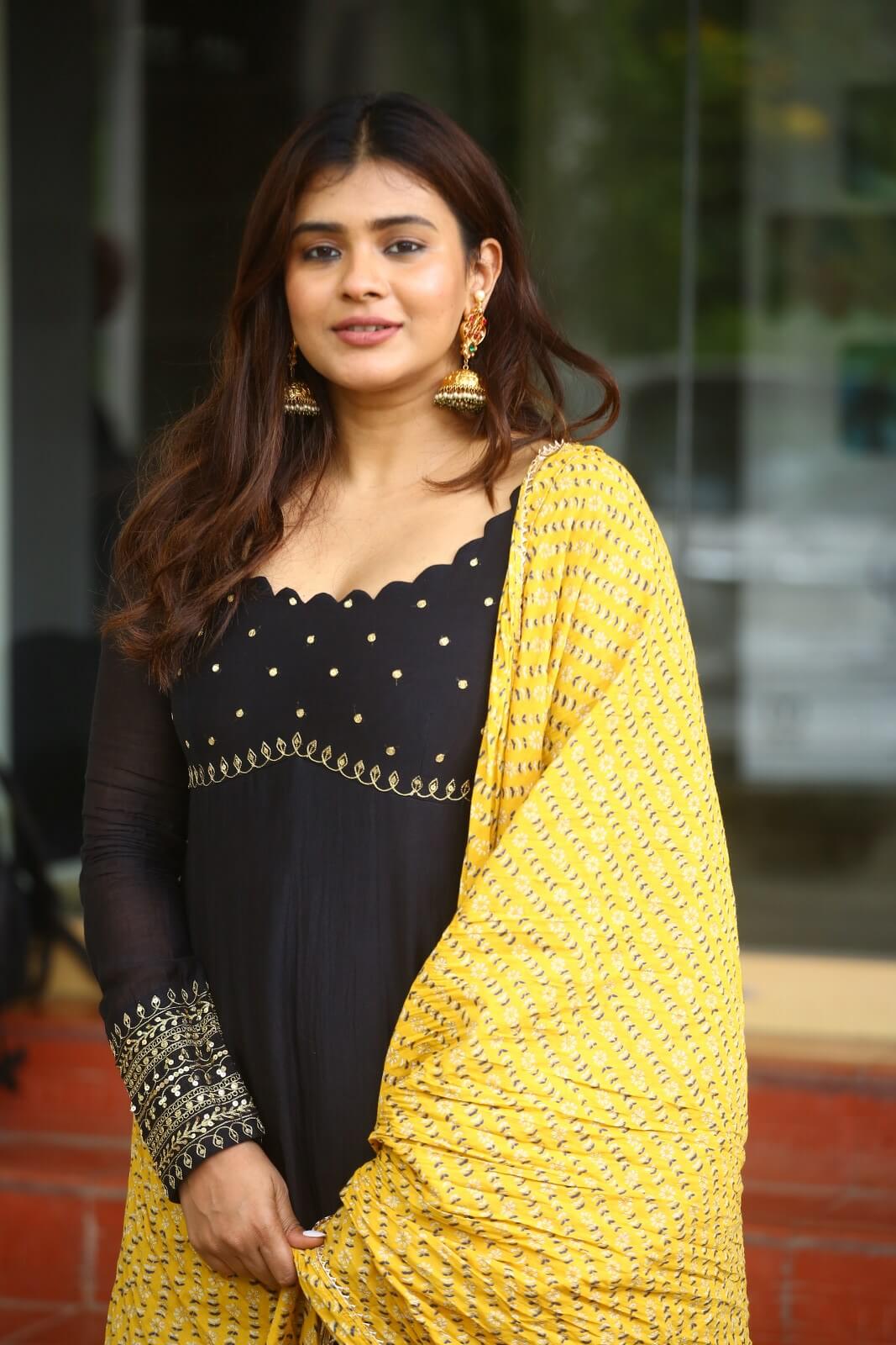 Hebah Patel stuns in traditional attire