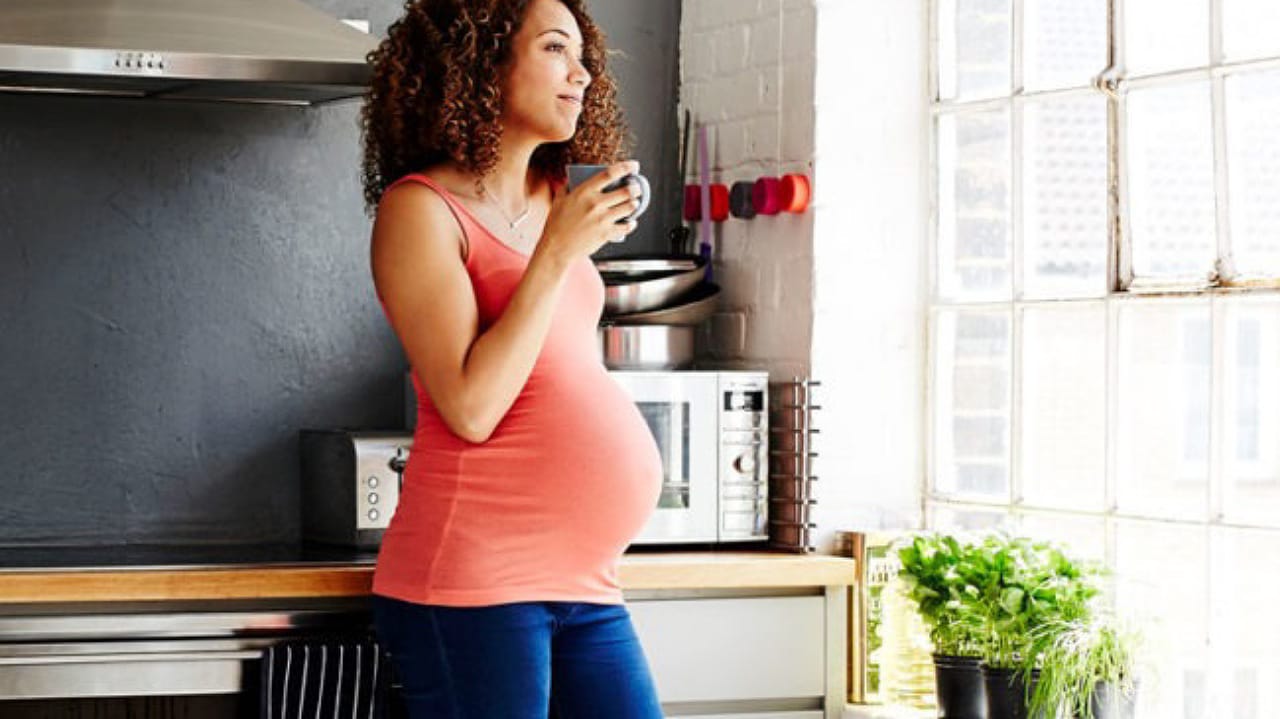 Pregnant Women and Coffee: గర్భవతులు కాఫీ అస్సలు తాగకూడదు.. ఎందుకంటే?
