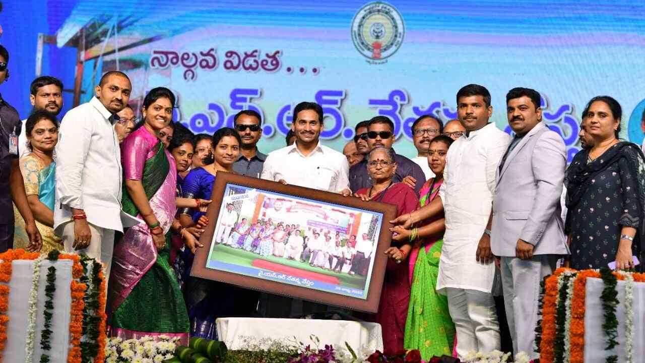 YSR Nethanna Nestham:నేతన్న నేస్తం.. జగన్మోహన్ రెడ్డి!