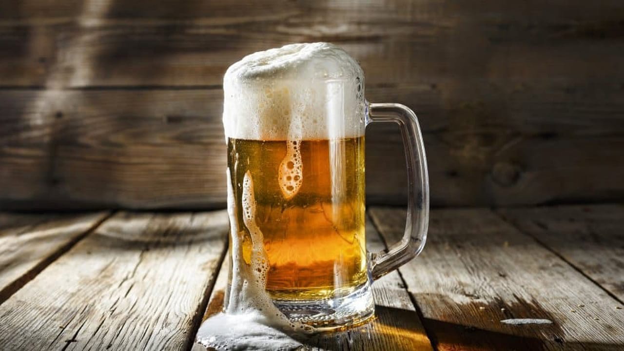 Beer Drinking: బీర్ తో అధిక బరువు సమస్యలకు చెక్.. శాస్త్రవేత్తలు ఏం చెబుతున్నారంటే?