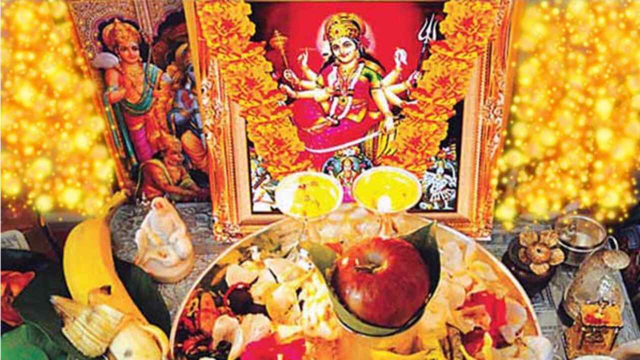Devi Mantras: నవ దుర్గలకు పూజ చేసే క్రమంలో పఠించే మంత్రాలు, వాటి ప్రయోజనాలివీ!!