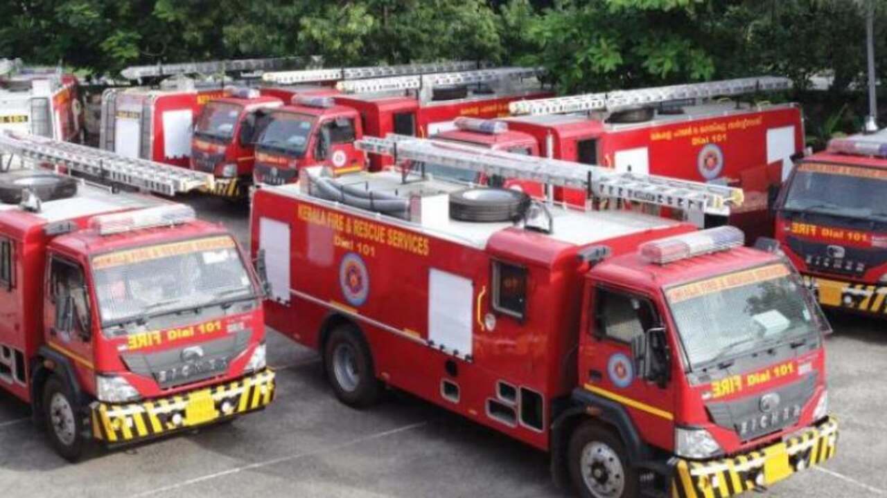 Fire Accident : కేపీహెచ్‌బీ మెట్రో స్టేష‌న్ వ‌ద్ద భారీ అగ్నిప్ర‌మాదం.. ఫ‌ర్నీచ‌ర్ షాపులో చెల‌రేగిన మంట‌లు