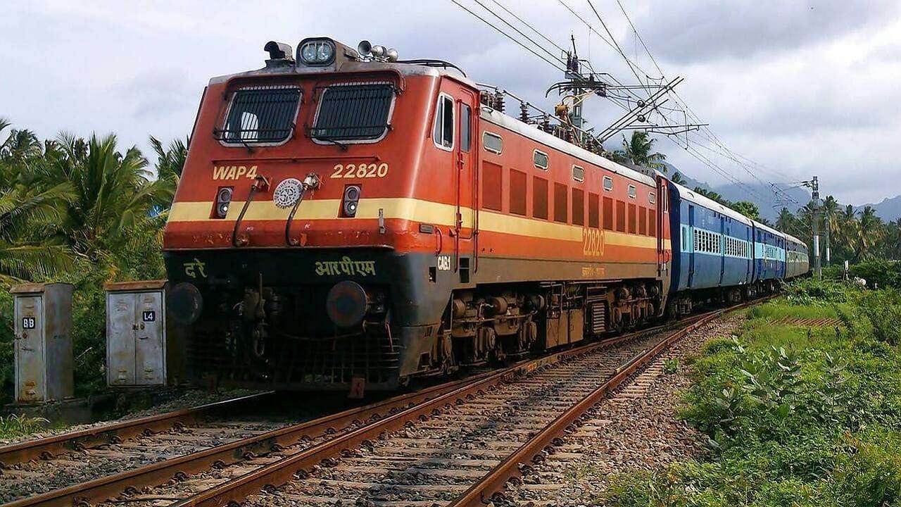Railway Jobs: పదో తరగతి అర్హతతో రైల్వేలో 2422 జాబ్స్