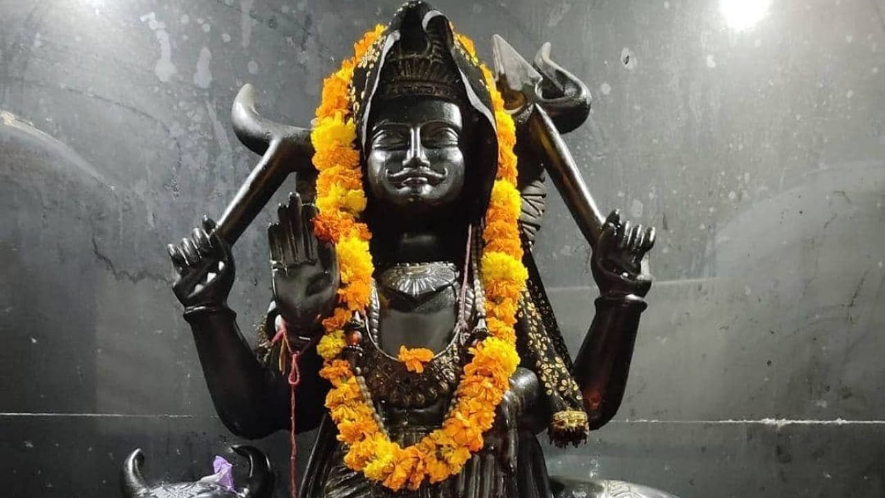 Shanidev Remedies: శనిదేవుని కోపం తగ్గించాలి అంటే శనివారం ఇలా చేయాల్సిందే?