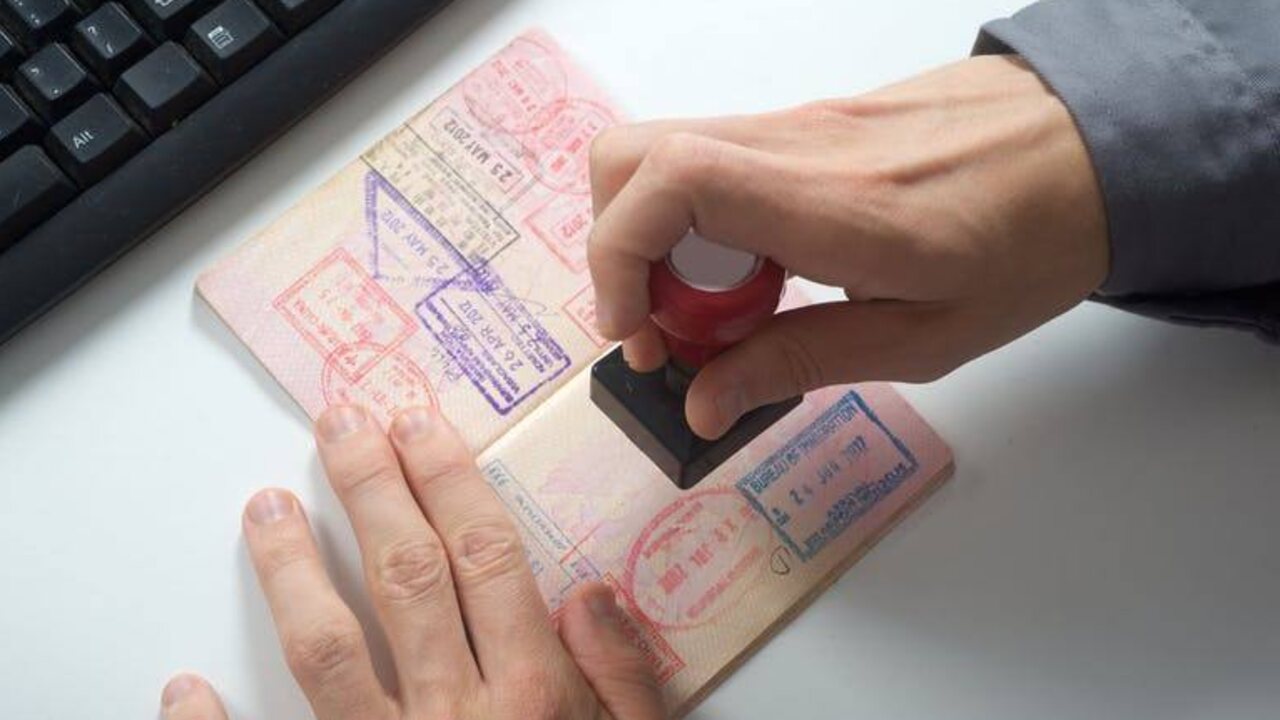UAE Visa: యూఏఈలో అమల్లోకి కొత్త వీసా విధానం.. ఇండియన్స్ కు లాభమా ? నష్టమా?
