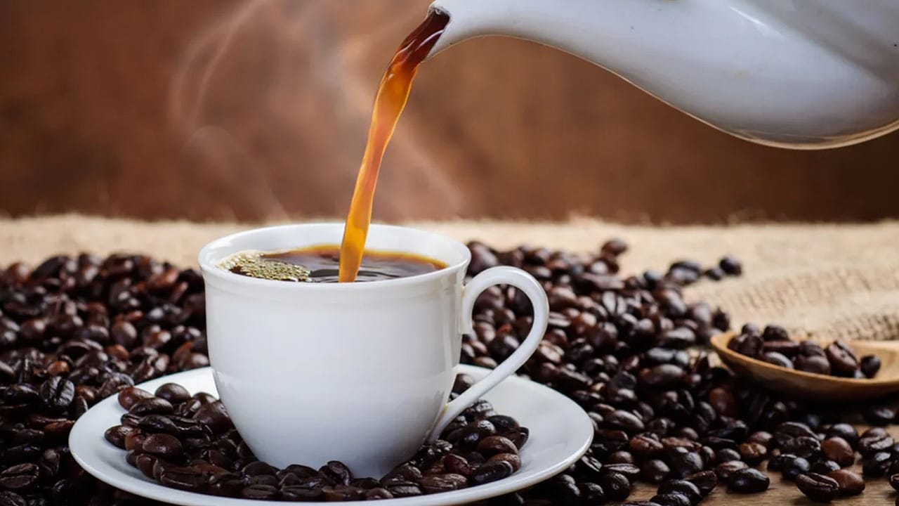 Morning Coffee: ఉదయాన్నే కాఫీ తాగుతున్నారా ? ఈ సమస్యలు ముసురుకోవచ్చు!!