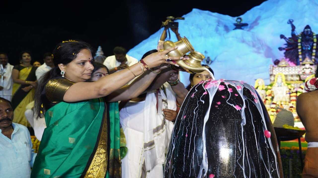 MLC Kavitha: కార్తీక కోటి దీపోత్సవoలో ఎమ్మెల్సీ కవిత!