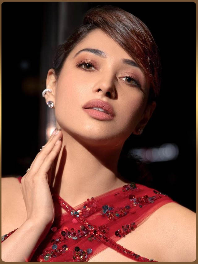 Tamannaah Bhatia makes sizzling entry with a red gown in the Filmfare