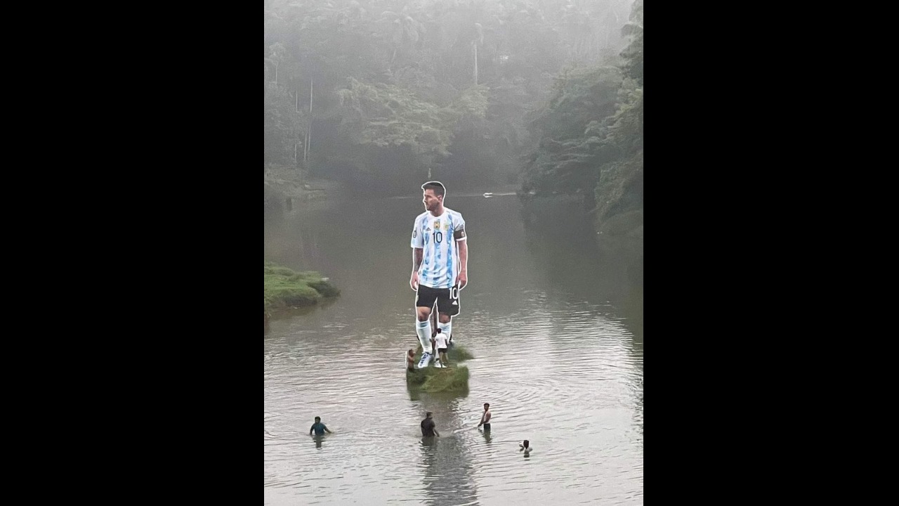 Messi Cut-Out: నది మధ్యలో మెస్సీ కటౌట్.. ఎక్కడంటే..?