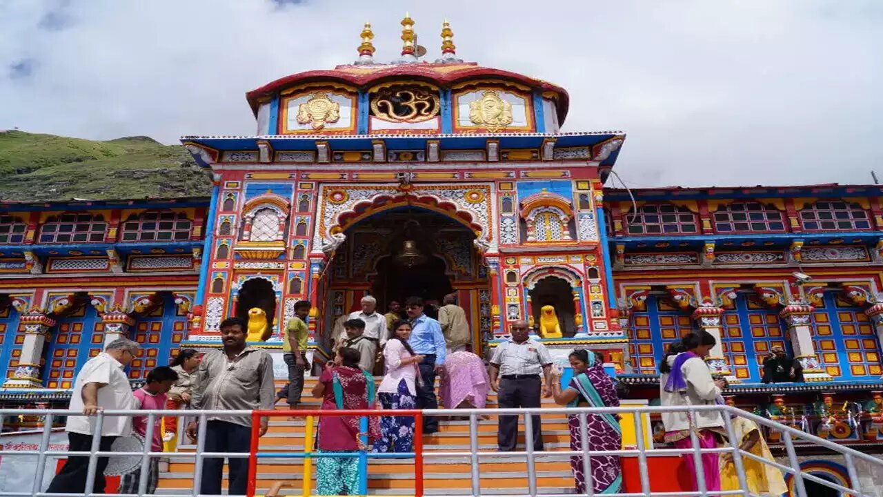 Badrinath temple: బద్రీనాథ్‌ ఆలయం మూసివేత..!