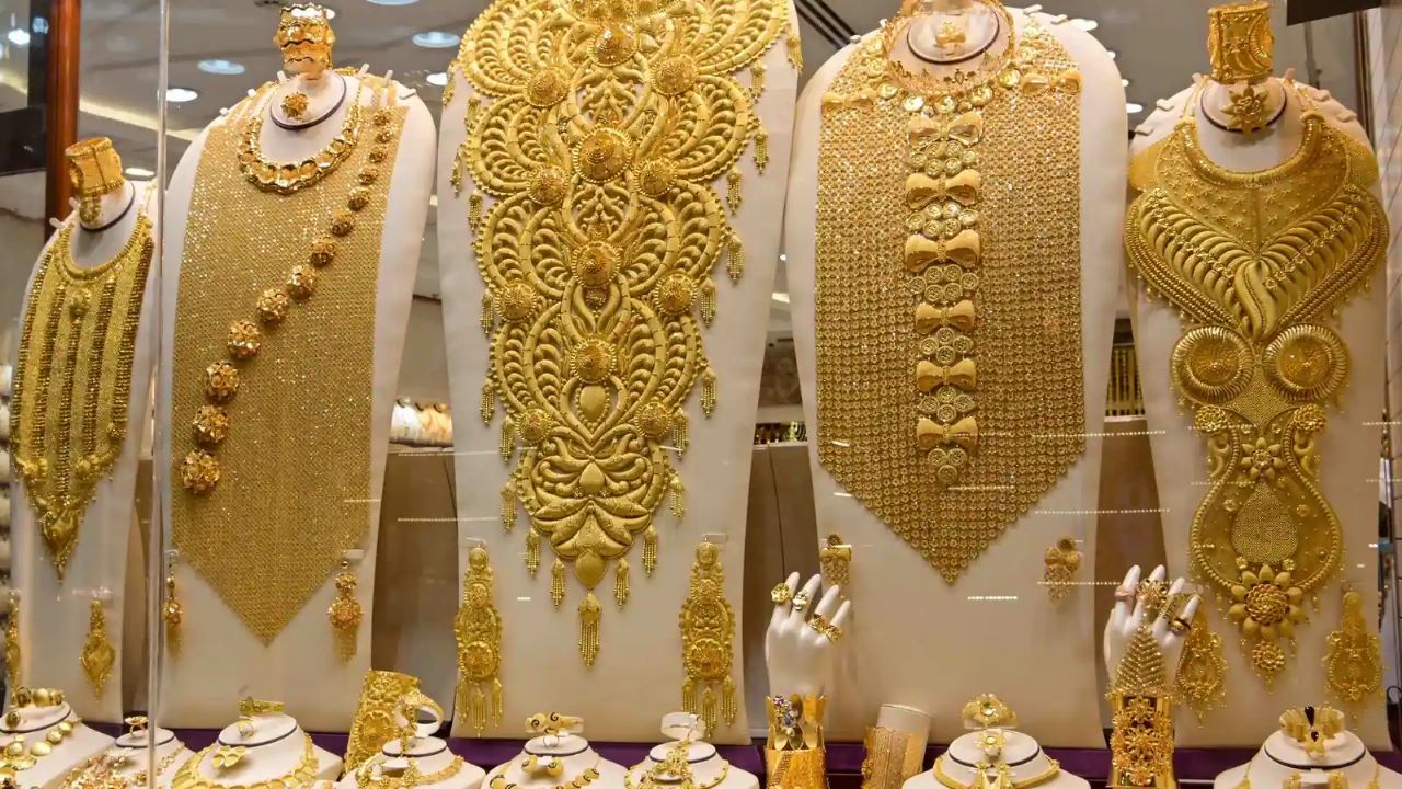 Gold Price Hiked: కొత్త సంవత్సరం ముందే షాక్..రూ.60 వేల మార్క్ కు చేరువలో బంగారం ధరలు