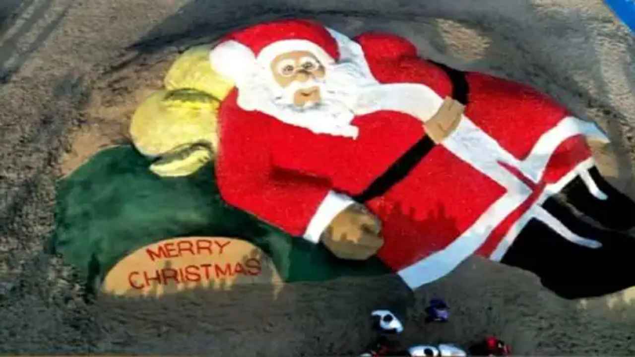 Santa Claus sculpture: 1500 కేజీల టమాటాలతో భారీ శాంతాక్లాజ్.. వీడియో..!