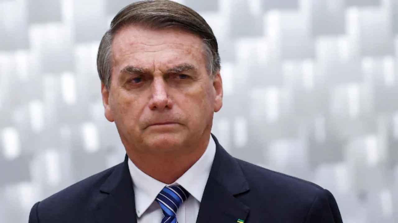 Bolsonaro leaves Brazil: దేశాన్ని విడిచిపెట్టిన బ్రెజిల్ మాజీ అధ్యక్షుడు