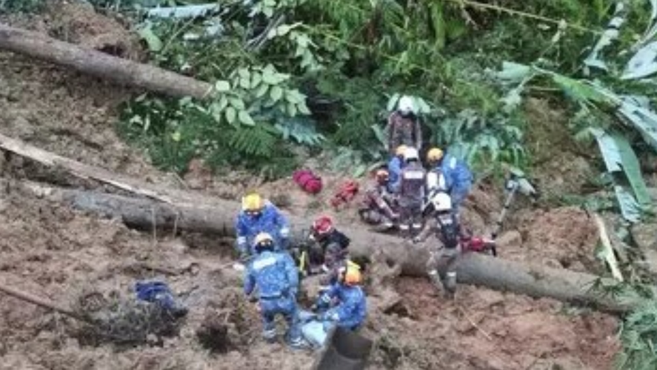 Malaysian Landslide: కొండచరియలు విరిగిపడి 18 మంది మృతి.. మరికొందరు గల్లంతు