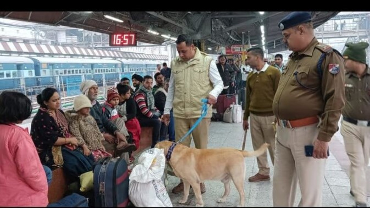 Patna Railway Station: పాట్నా రైల్వే స్టేషన్ కు బాంబు బెదిరింపు