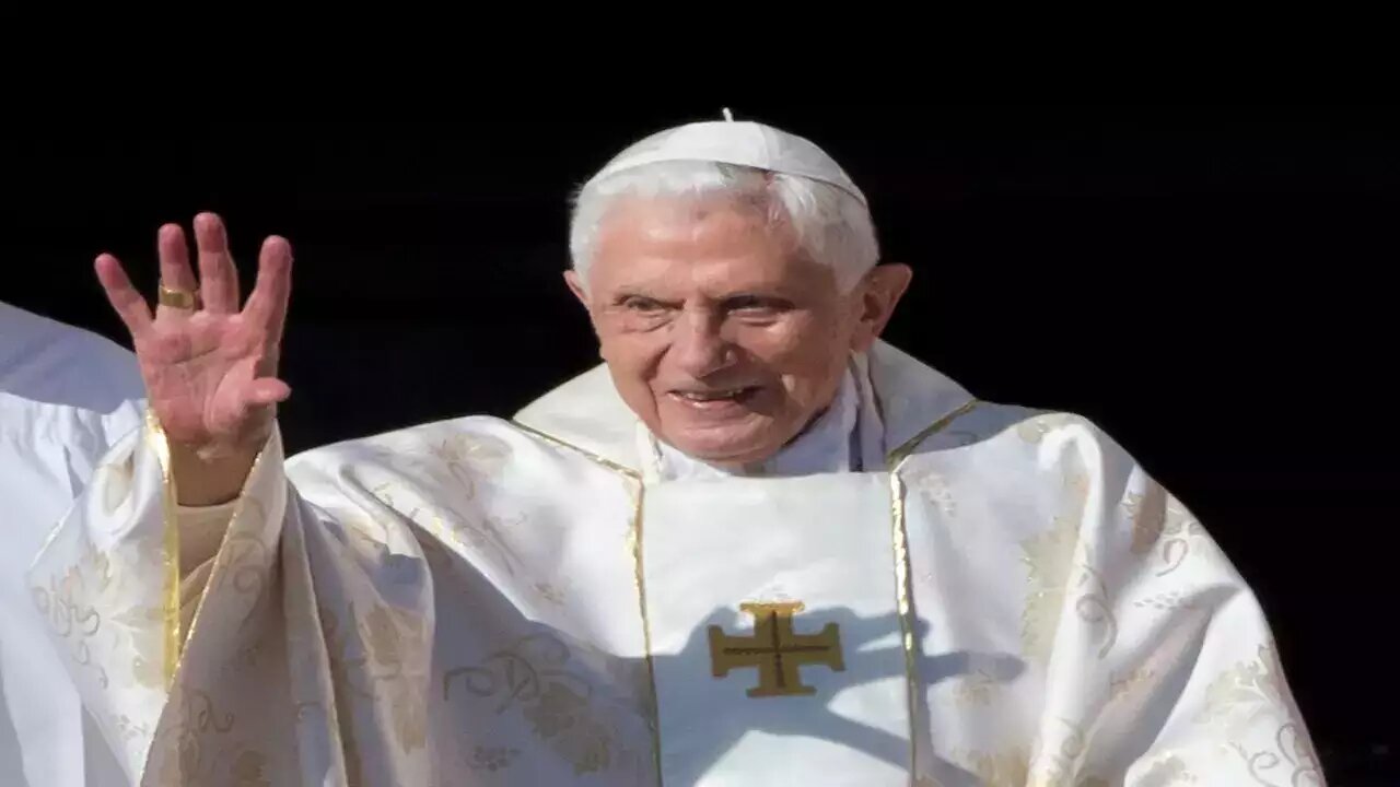 Former Pope Benedict: అనారోగ్యంతో మాజీ పోప్ బెనెడిక్ట్ మృతి