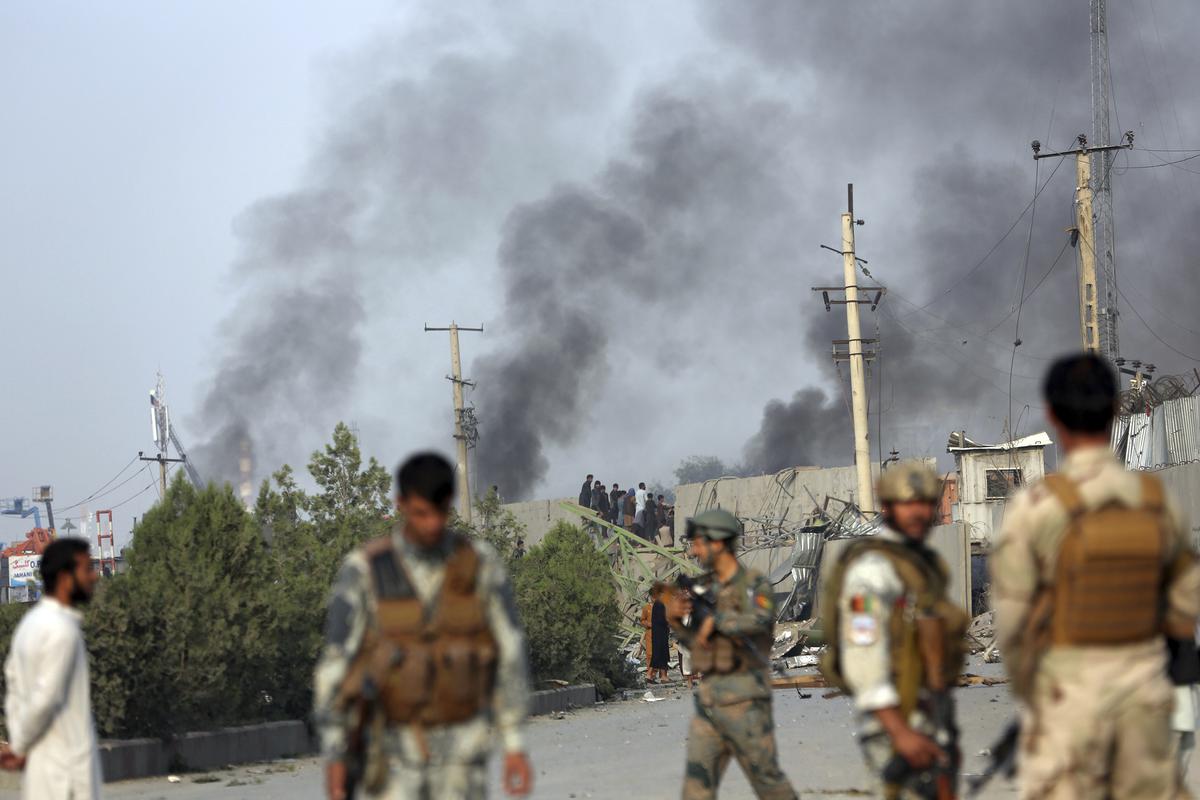 Kabul: కాబూల్ ఆర్మీ ఎయిర్ పోర్ట్ వద్ద భారీ పేలుడు.. ఏకంగా 10 మంది పౌరులు స్పాట్ డెడ్?