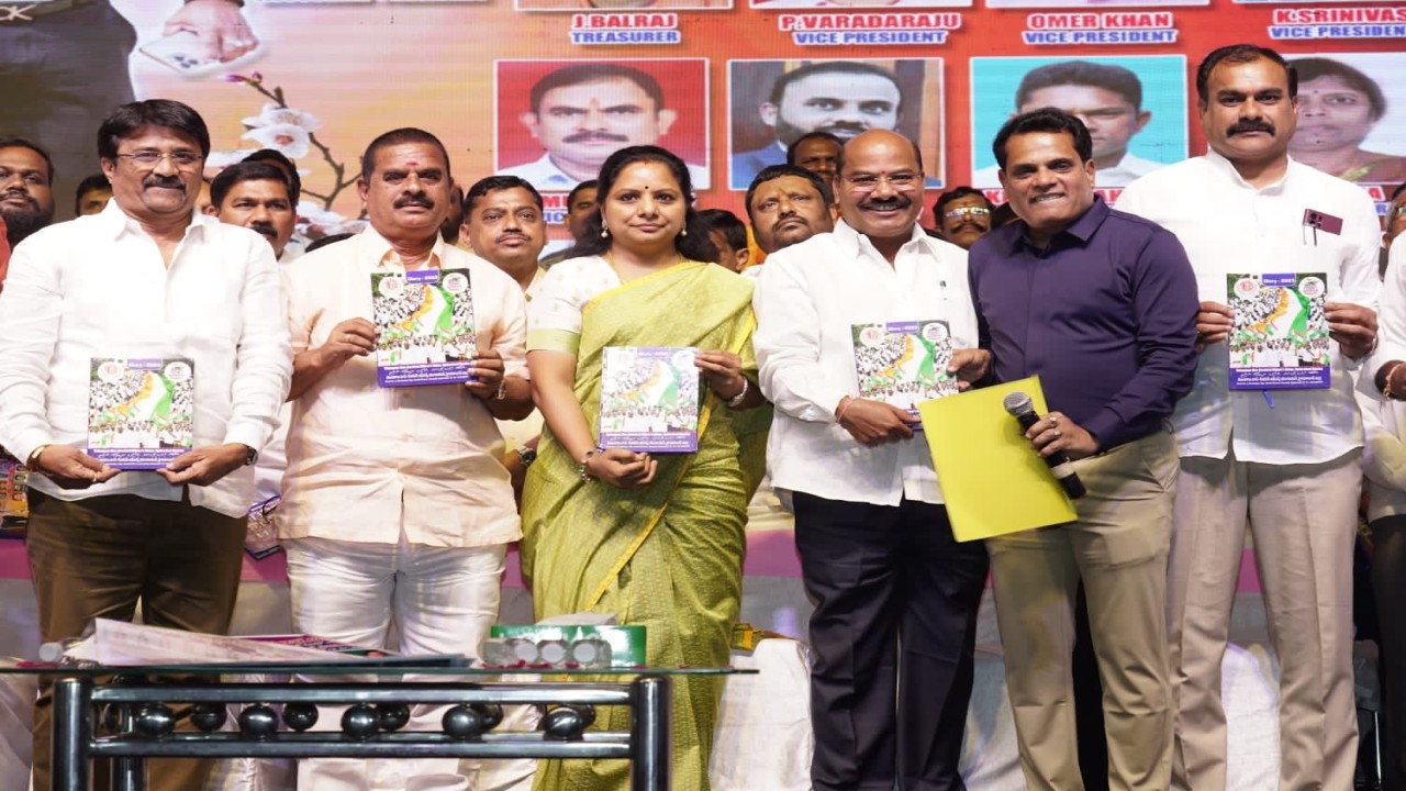 MLC Kavitha: ఉద్యోగులు కేసీఆర్ తొత్తులు కాదు, ఆత్మబంధువులు!