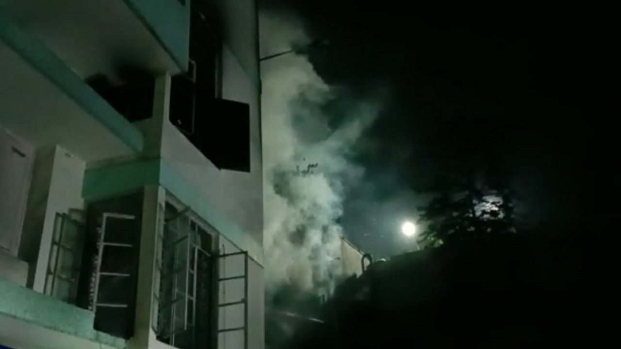 Fierce fire in Dhanbad:​ ధన్​బాద్​లో అగ్ని ప్రమాదం.. ఆరుగురి మృతి.. మృతుల్లో వైద్య దంపతులు కూడా