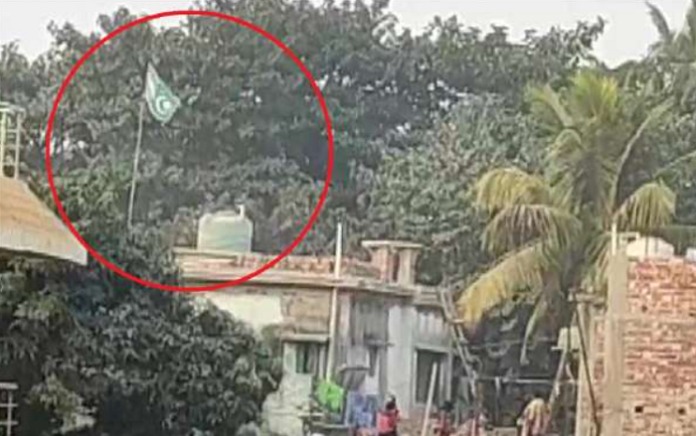 Pakistan Flag: ఇంటి మీద పాక్ జెండా.. గణతంత్ర దినోత్సవం రోజు షాకింగ్ ఘటన!